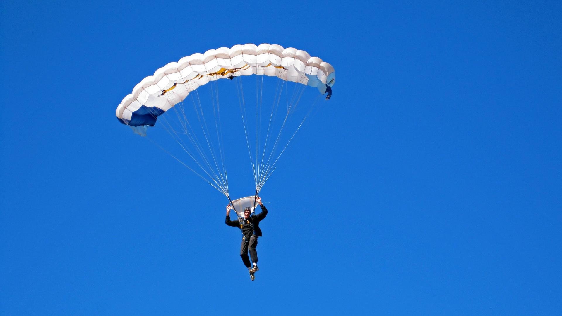 KAIYUNAPP-《英雄联盟》S赛解说席背后的故事：专业与娱乐的平衡，s11解说席bgm